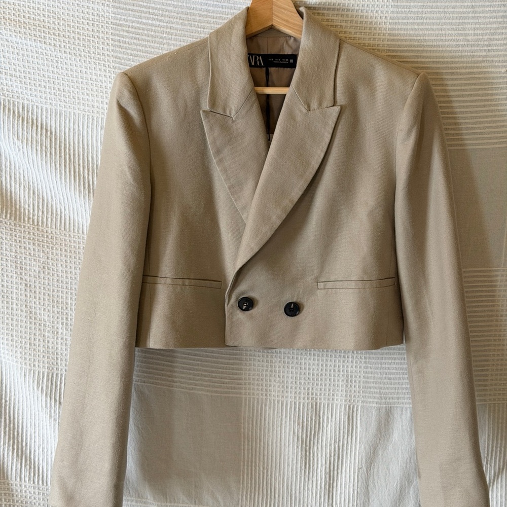Zara Linen Blend Cropped Blazer in Beige